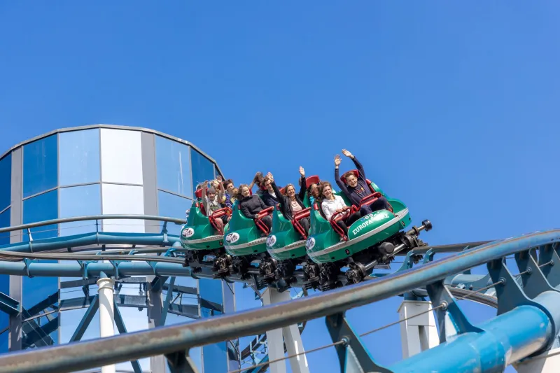 Six Flags'te Türk Ailesi: Hayatta Kalma Rehberi